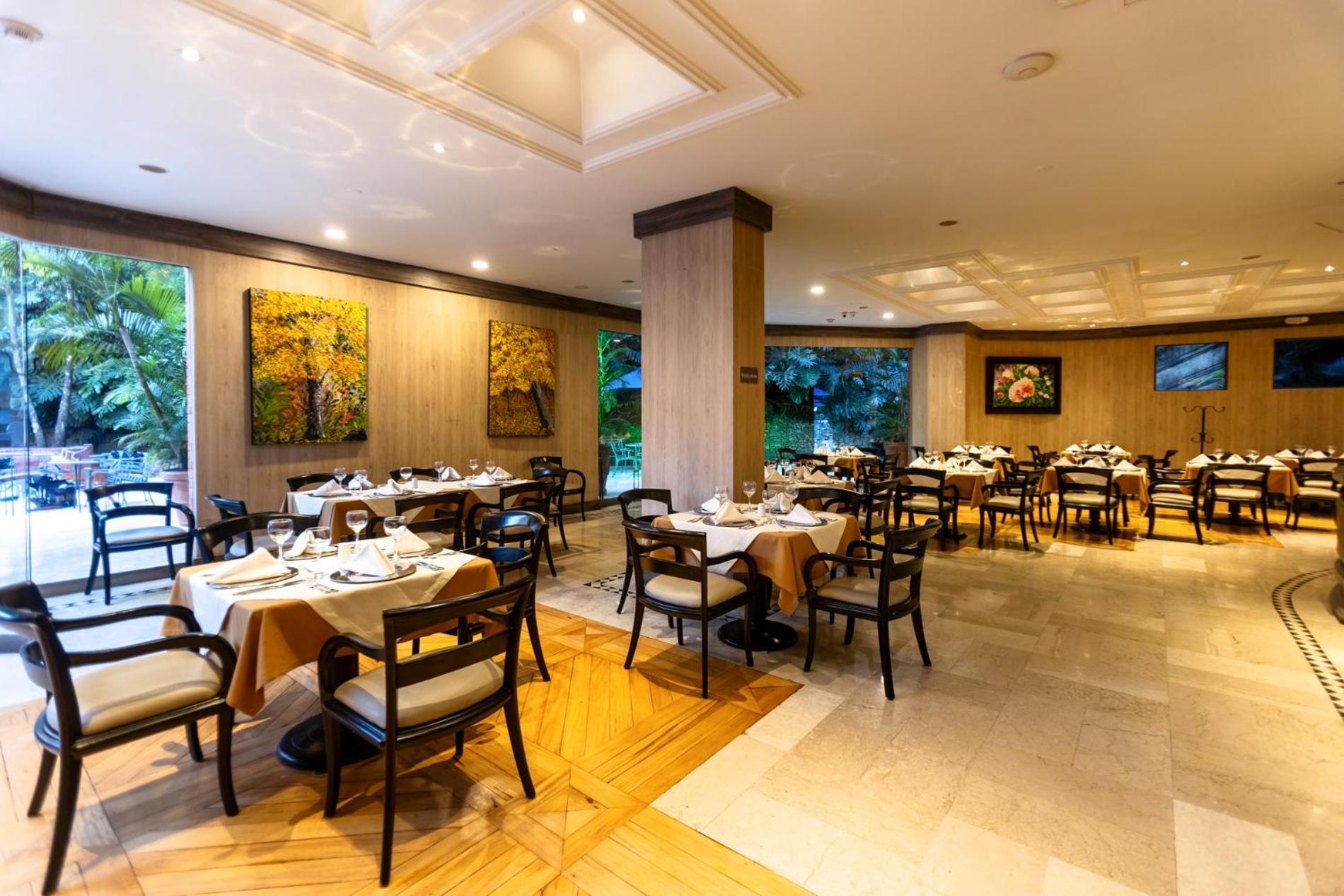麦德林-贝尔福-达恩卡尔顿酒店 外观 照片 The restaurant